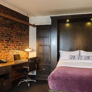 Classic Queen Room